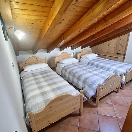 Casa In Montagna, In Posizione Panoramica Sul Monte Baldo, Vicino Al Di Garda, Altezza 1000 Mt *